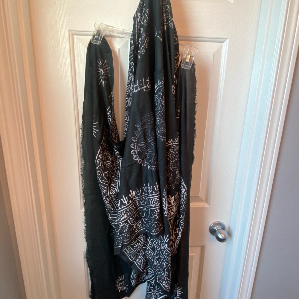 NWT Dharma Shop Black with White Handmade in Tibet Sarong/Scarf. Big - Picture 5 of 7